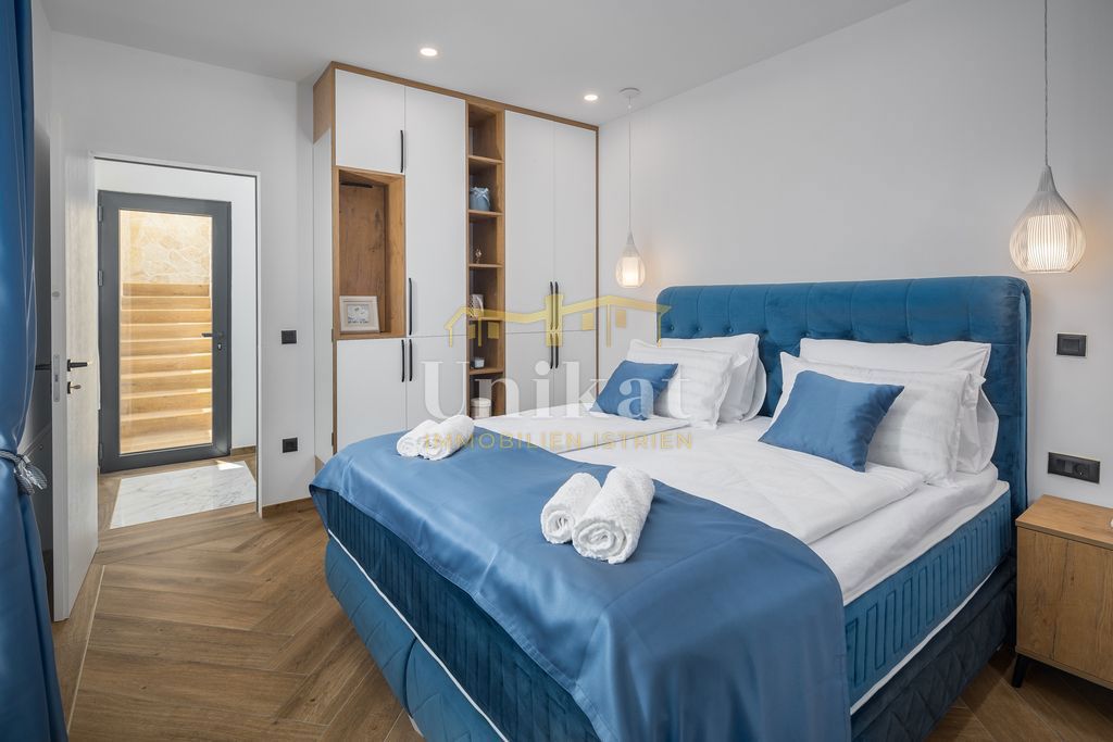 Nova moderna vila samo 400 metrov od morja